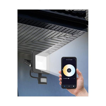 WOOX R5113 Smart Floodlight met PIR-sensor is uw unieke compagnon voor buitenbeveiliging.